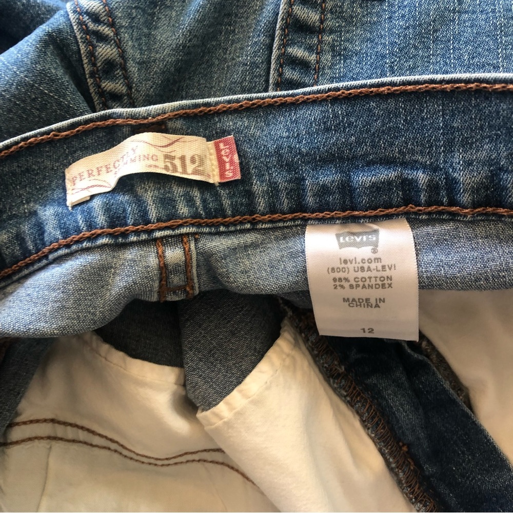 Perfectly Slimming Levi’s Cropped Denim Jeans 12 - Picture 11 of 13